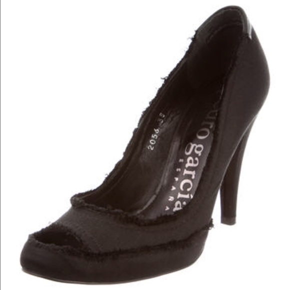 Pedro Garcia Satin Round-Toe Pumps Sz 39.5 - Picture 2 of 4